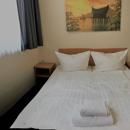 Hotel La Isla Кьолн Екстериор снимка