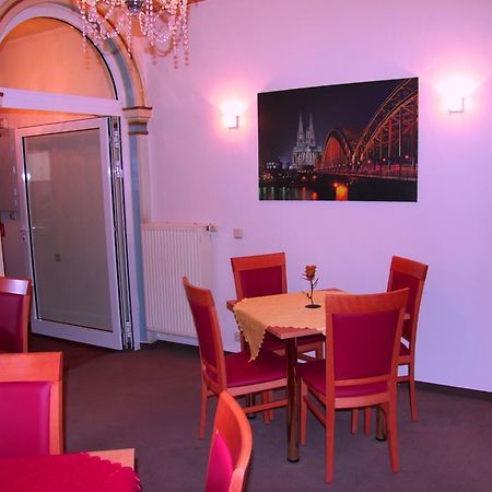 Hotel La Isla Кьолн Екстериор снимка