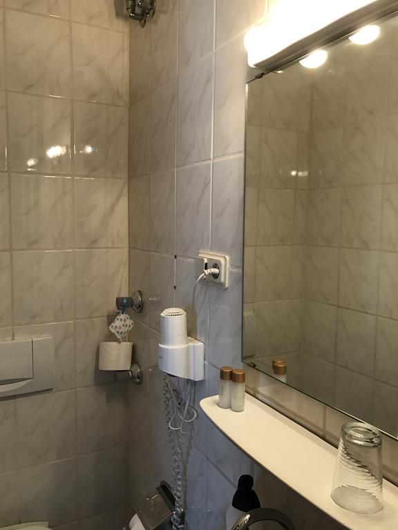 Hotel La Isla Кьолн Екстериор снимка