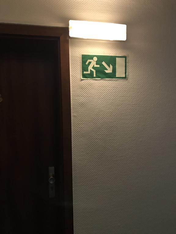 Hotel La Isla Кьолн Екстериор снимка