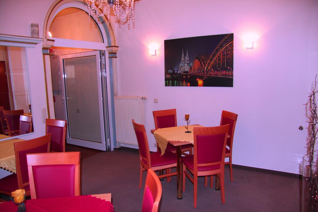 Hotel La Isla Кьолн Екстериор снимка