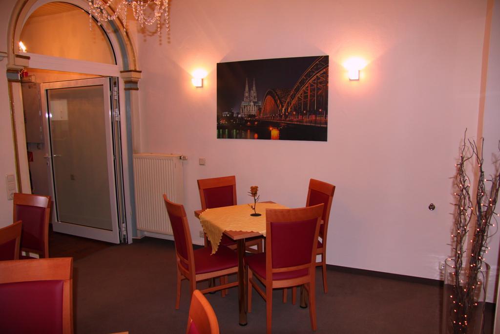 Hotel La Isla Кьолн Екстериор снимка